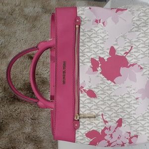 Gorgeous Michael Kors handbag!